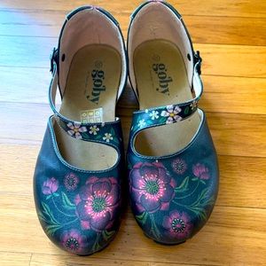 Goby sandles. Faux leather. Size 7